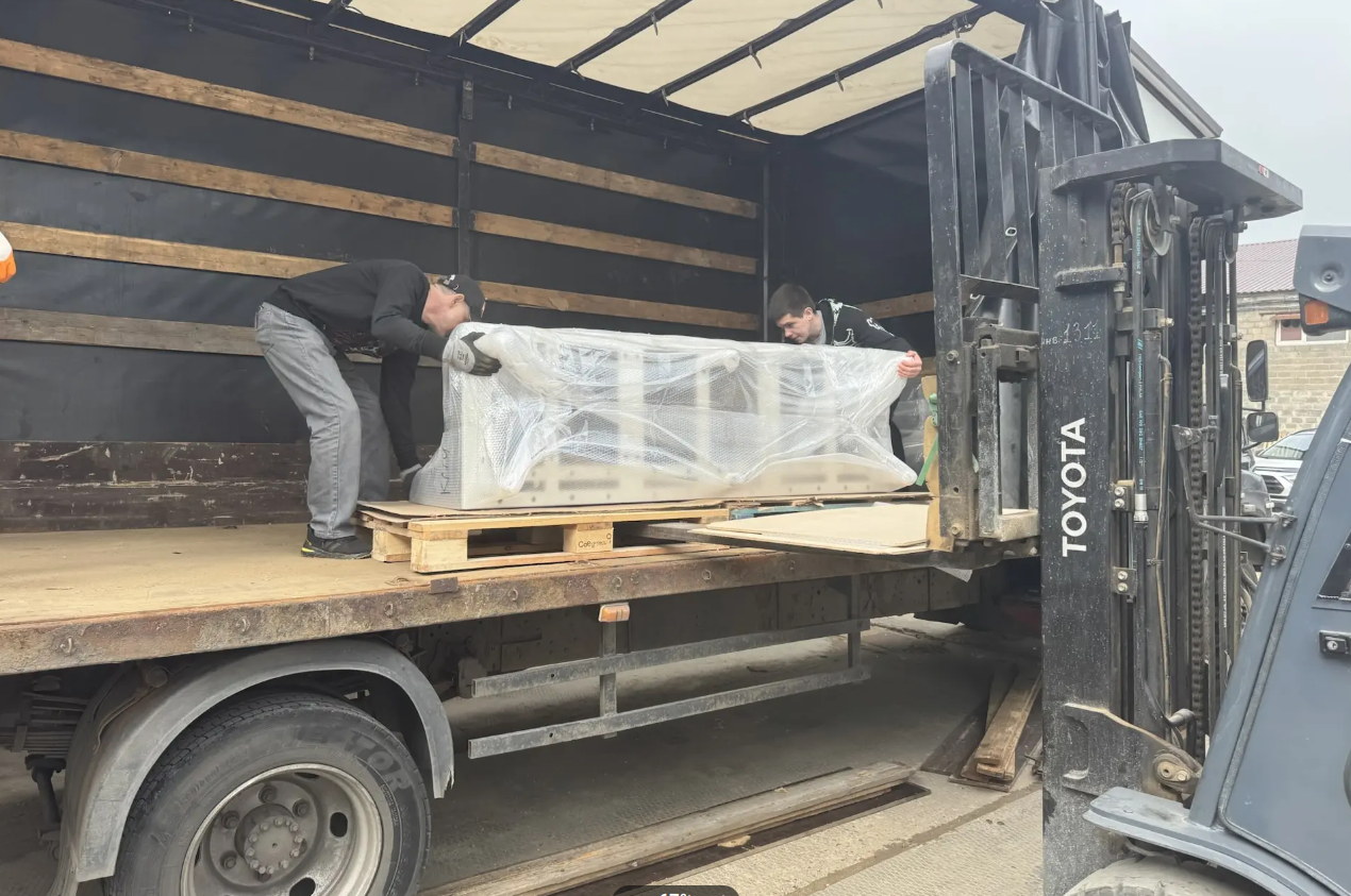 Разгрузка с участием вилочного погрузчика